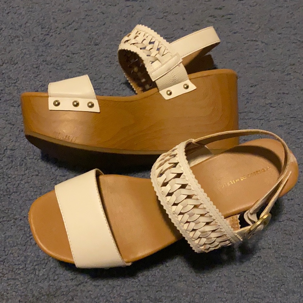 Tommy Hilfiger clunky sandal heel